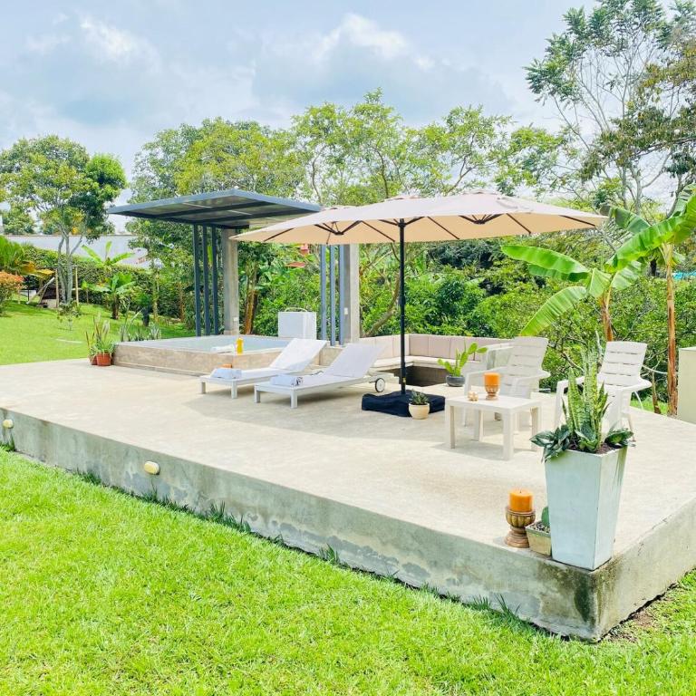 Refugio Botánico en Cerritos pereira Jacuzzi y naturaleza - Casa de 3 dormitorios - 2