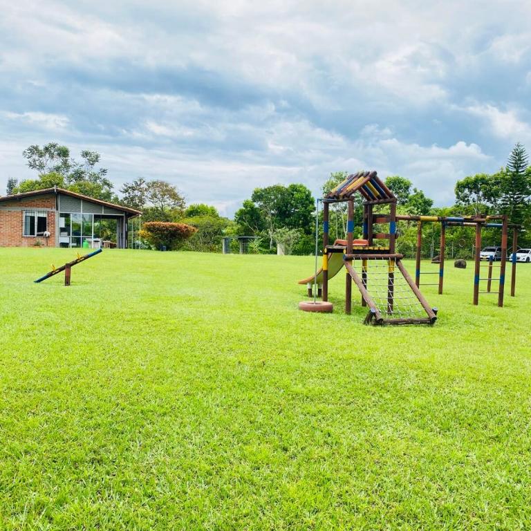 Refugio Botánico en Cerritos pereira Jacuzzi y naturaleza - Casa de 3 dormitorios - 5