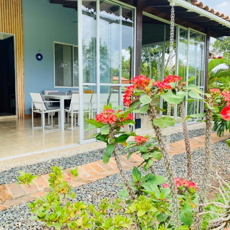 Refugio Botánico en Cerritos pereira Jacuzzi y naturaleza - Casa de 3 dormitorios - 10
