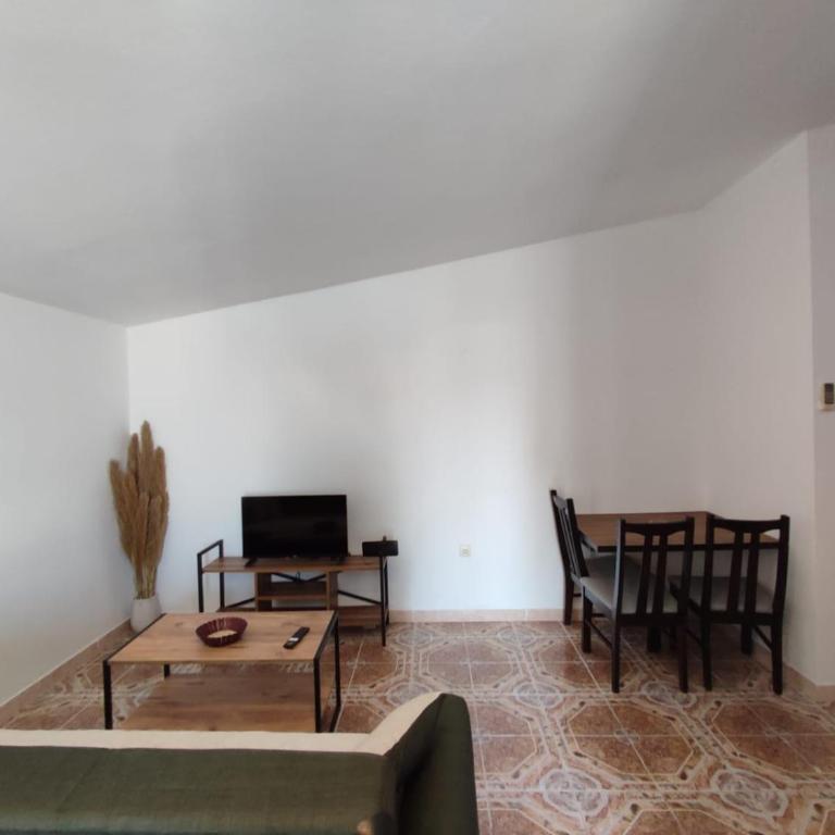 Apartmani Knežević - Studio Apartman s Balkonom - 1