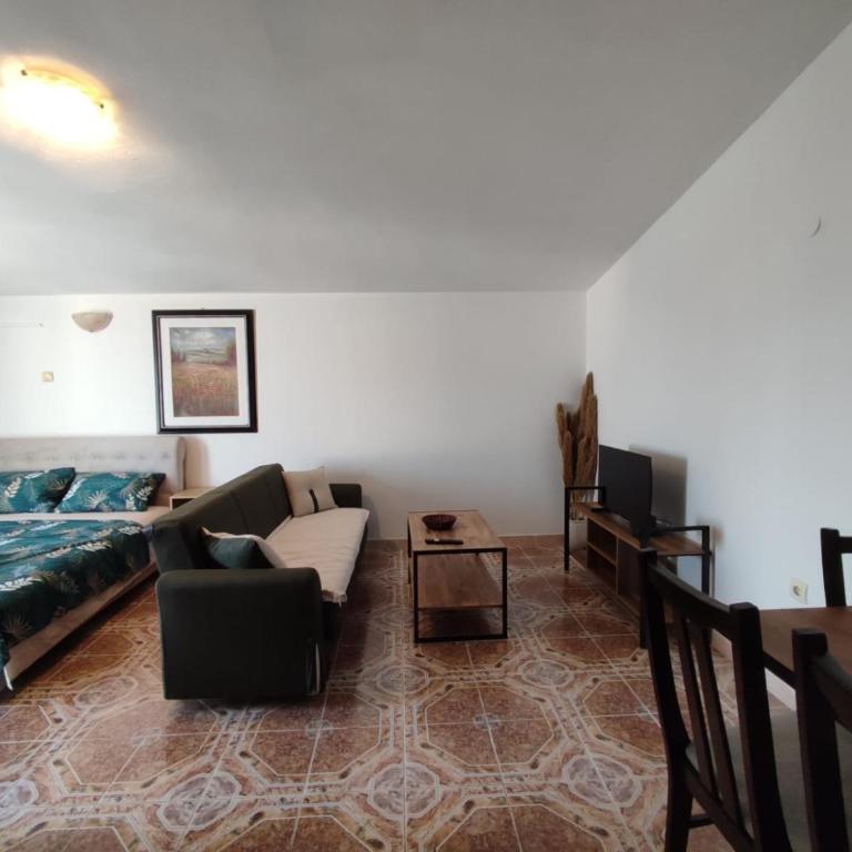 Apartmani Knežević - Studio Apartman s Balkonom - 4