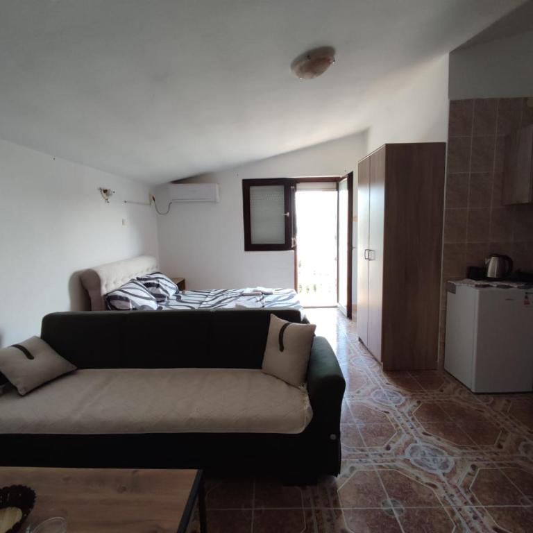 Apartmani Knežević - Studio Apartman s Balkonom - 5