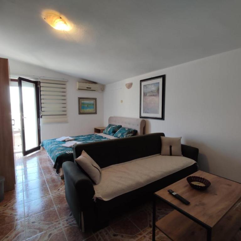 Apartmani Knežević - Studio Apartman s Balkonom - 7