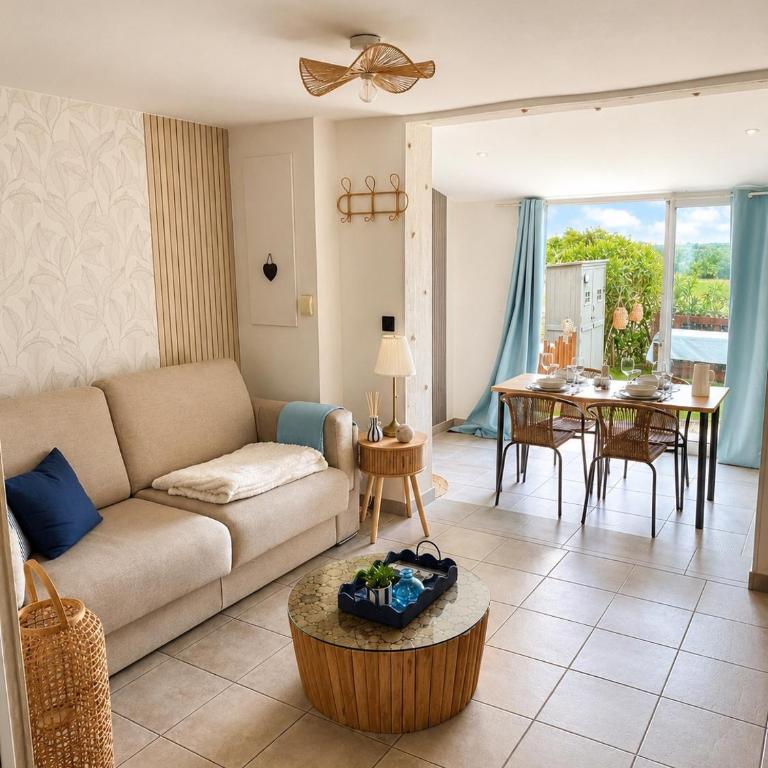 Maison familiale renovée proche des plages avec plusieurs piscines dont une couverte chauffée parking, wifi, plancha - Maison 3 Chambres - 4