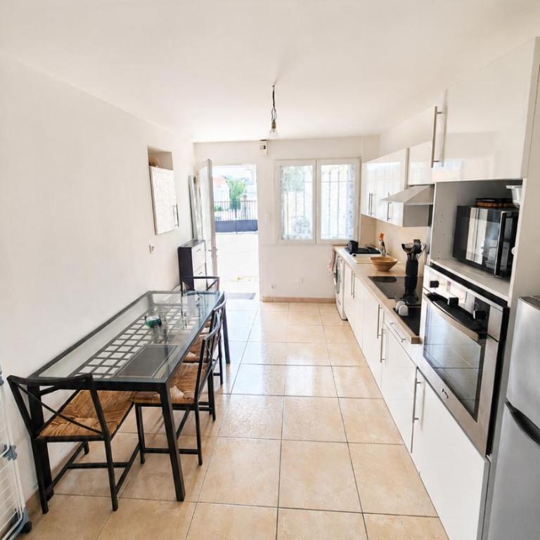 Maisonnette rénovée avec cour, clim et métro à 5 min - Appartement 1 Chambre - 2