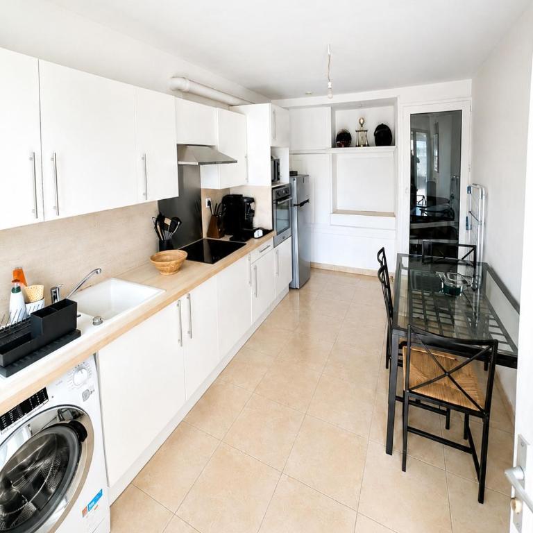 Maisonnette rénovée avec cour, clim et métro à 5 min - Appartement 1 Chambre - 9