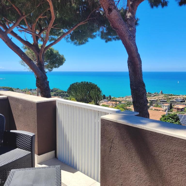 Infinity Blue - Camera Matrimoniale con Balcone e Vista Mare - 3