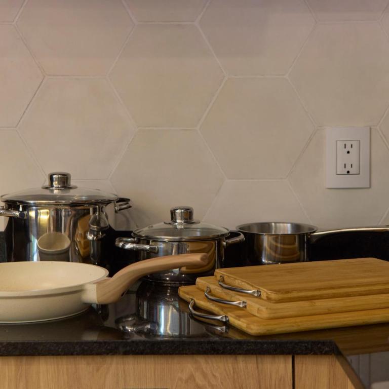 Oniria Living Free Parking & Rooftop - One-Bedroom Apartment - 2