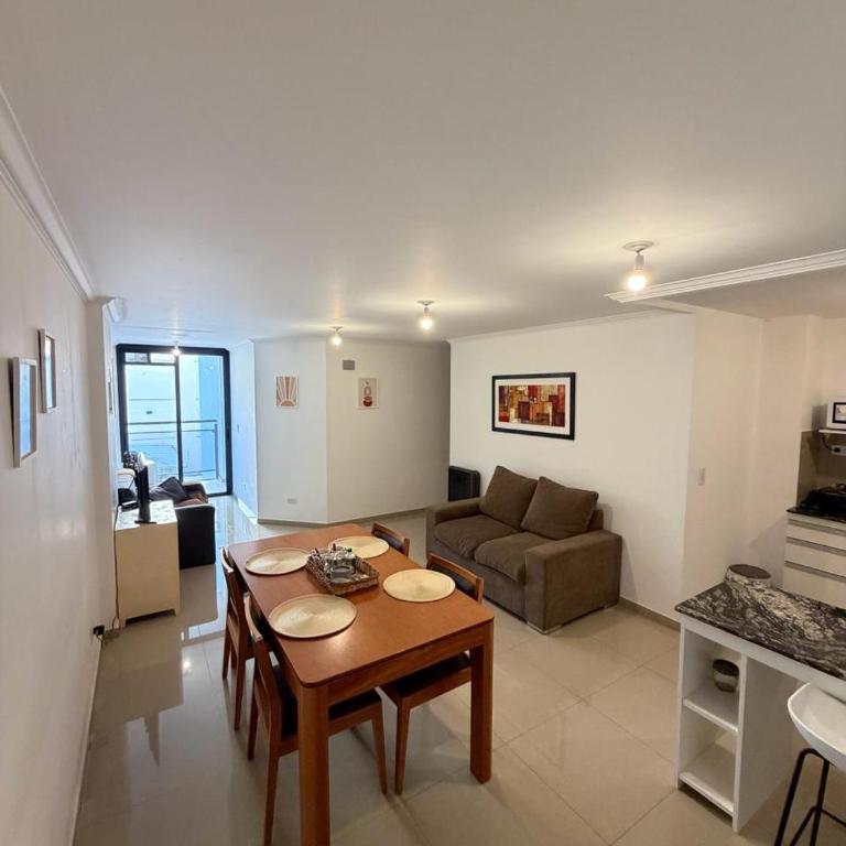 Moderno Departamento en Zona Céntrica - Two-Bedroom Apartment with Balcony - 1