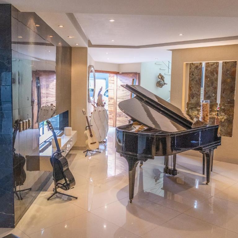 Luxurious House in Guadalajara Near Estadio Akron, Expo GDL - Villa - 1