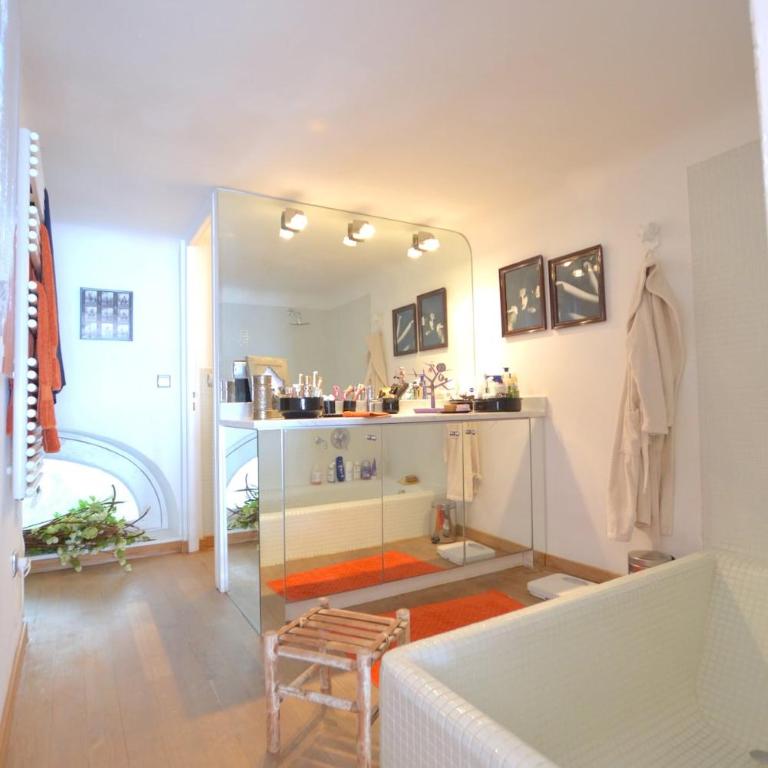MONACO BLUE SEA OVER WIDE BALCONY for GRAND PRIX - Two-Bedroom Apartment - 31