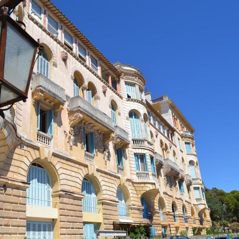 MONACO BLUE SEA OVER WIDE BALCONY for GRAND PRIX - Two-Bedroom Apartment - 47