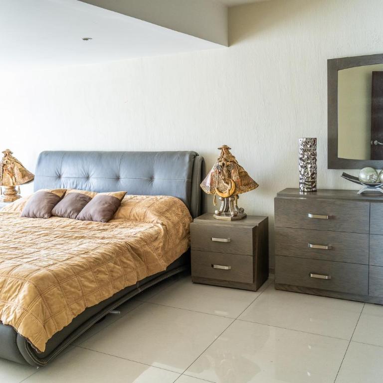 Luxurious House in Guadalajara Near Estadio Akron, Expo GDL - Villa - 23