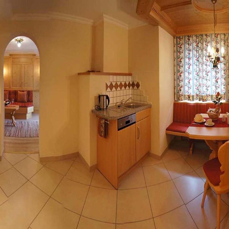 Gästehaus Alpina - Apartment mit 1 Schlafzimmer und Balkon - 1