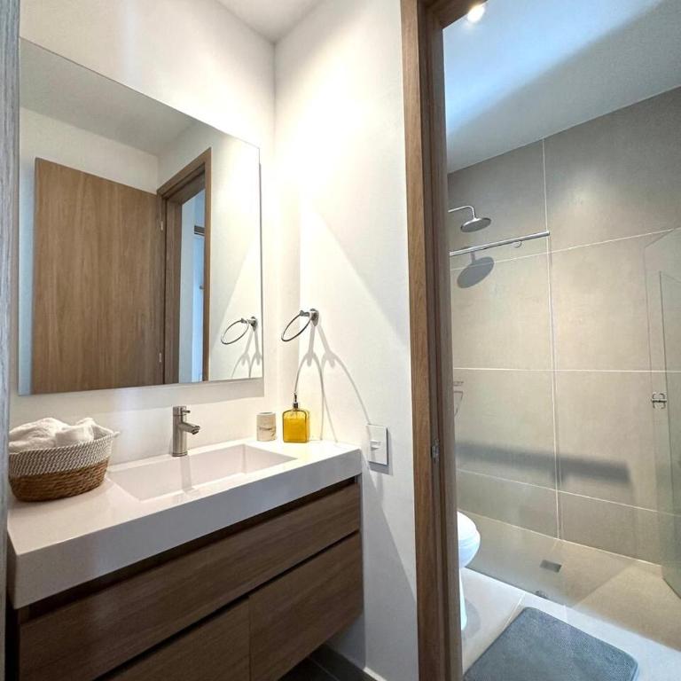 Beautiful apartment overlooking Kristal Bay - One-Bedroom Apartment - 12