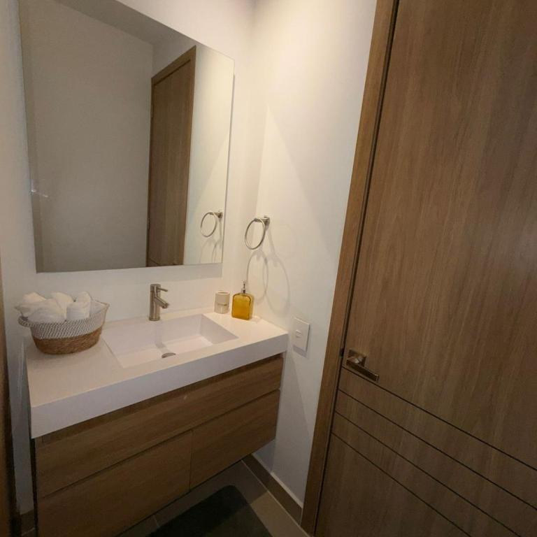 Beautiful apartment overlooking Kristal Bay - One-Bedroom Apartment - 20