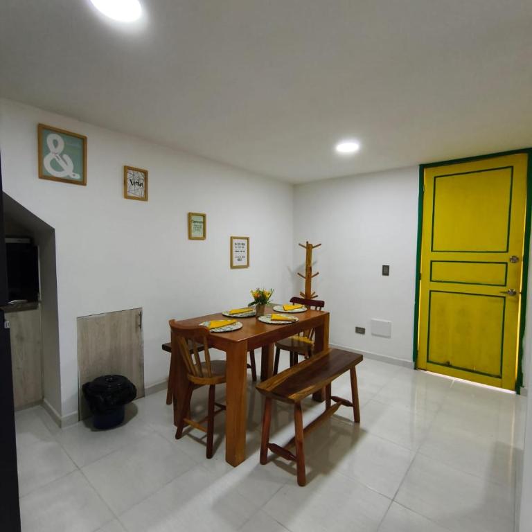 apartamento luvs - Three-Bedroom Apartment - 4