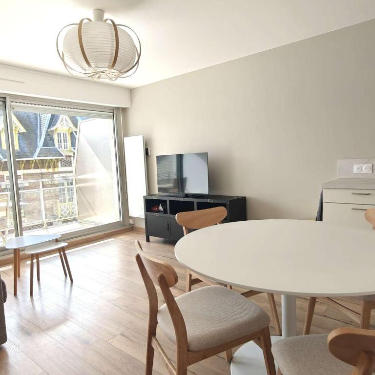 Appartement moderne avec balcon - 4 pers. - FR-1-673-21 - Appartement - 1