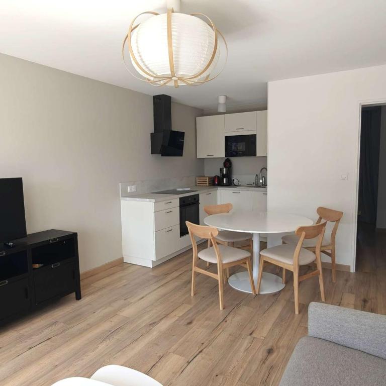 Appartement moderne avec balcon - 4 pers. - FR-1-673-21 - Appartement - 2