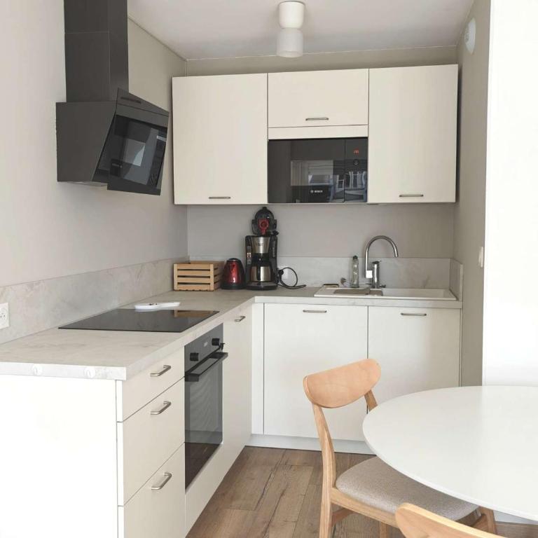 Appartement moderne avec balcon - 4 pers. - FR-1-673-21 - Appartement - 4