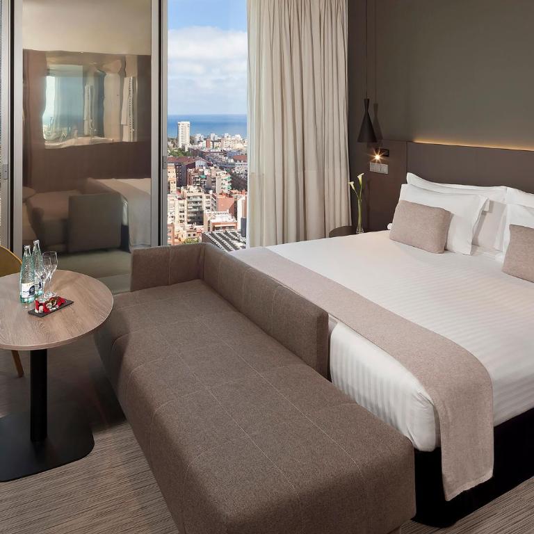 Meliá Barcelona Sky 4 Sup - The Level Family Room with Sea View - 5