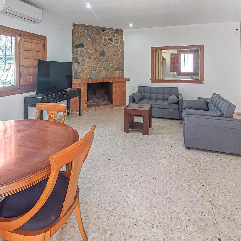 Gorgeous Home In Alicante - Three-Bedroom Townhouse - 1