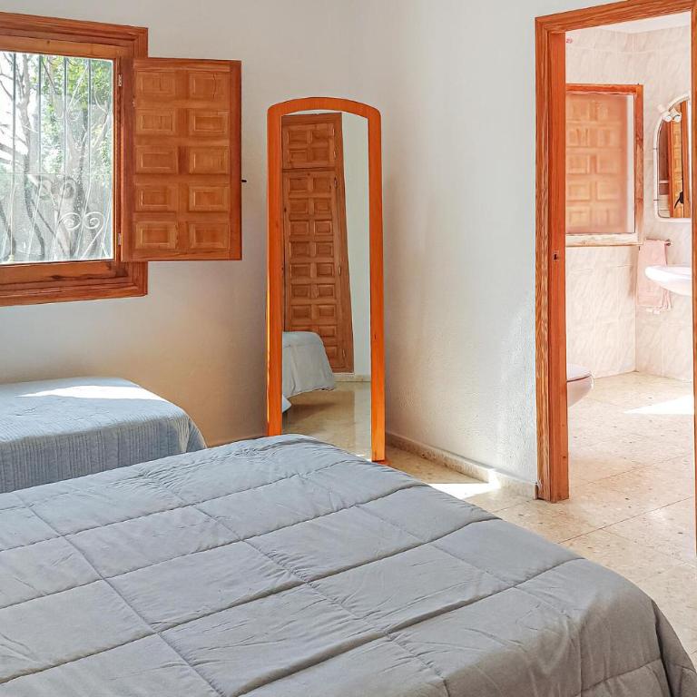 Gorgeous Home In Alicante - Three-Bedroom Townhouse - 6