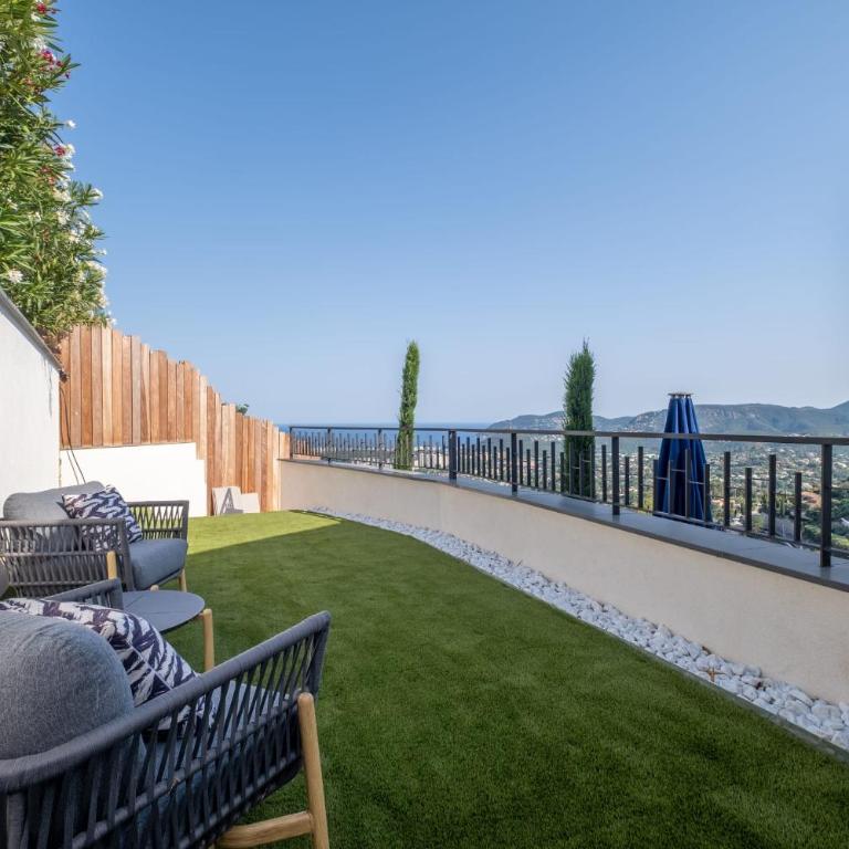 Architect-Designed House Heated Pool and Sea View - Villa - 12