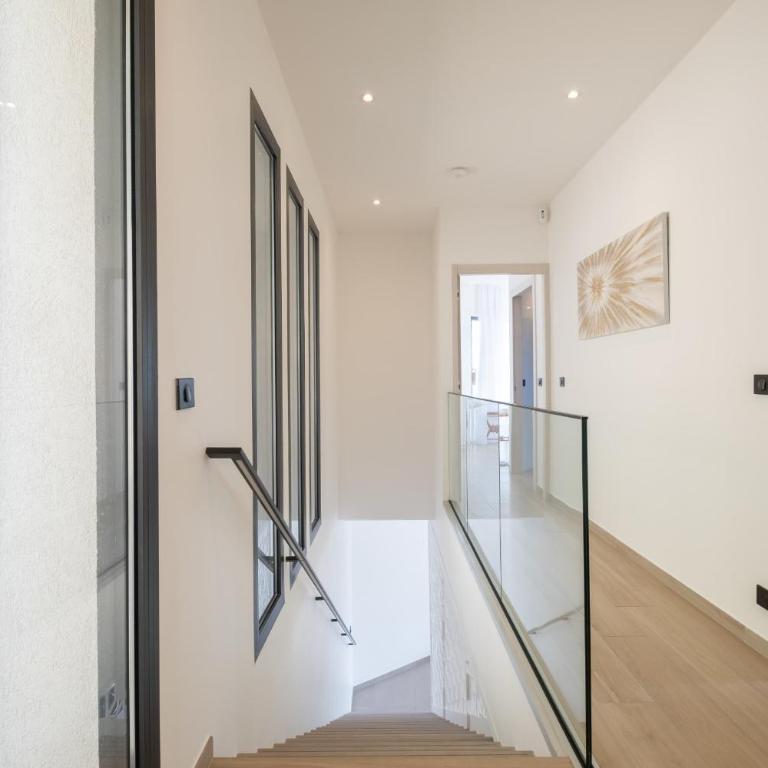 Architect-Designed House Heated Pool and Sea View - Villa - 13