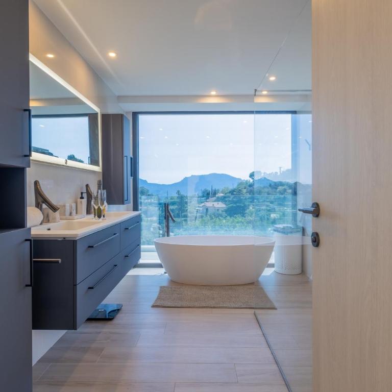 Architect-Designed House Heated Pool and Sea View - Villa - 35