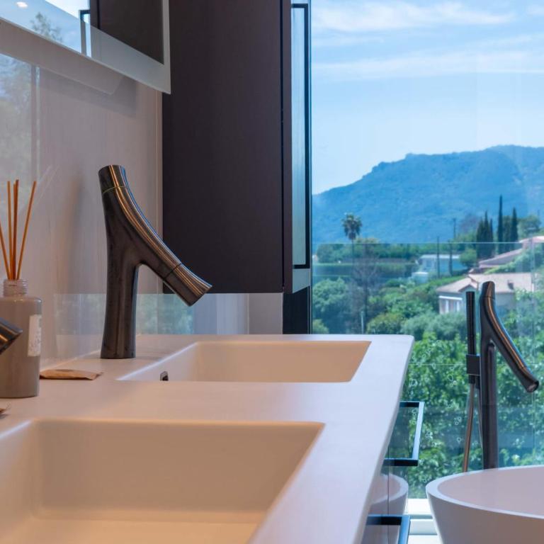 Architect-Designed House Heated Pool and Sea View - Villa - 100