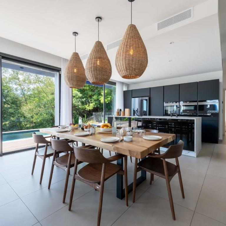 Architect-Designed House Heated Pool and Sea View - Villa - 74