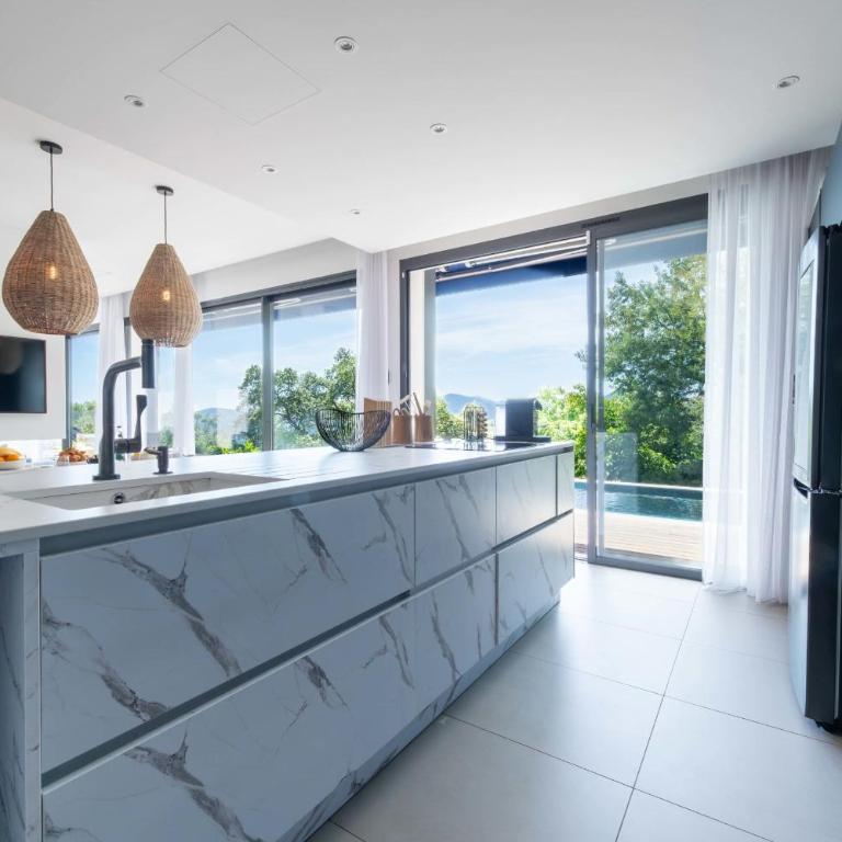 Architect-Designed House Heated Pool and Sea View - Villa - 81