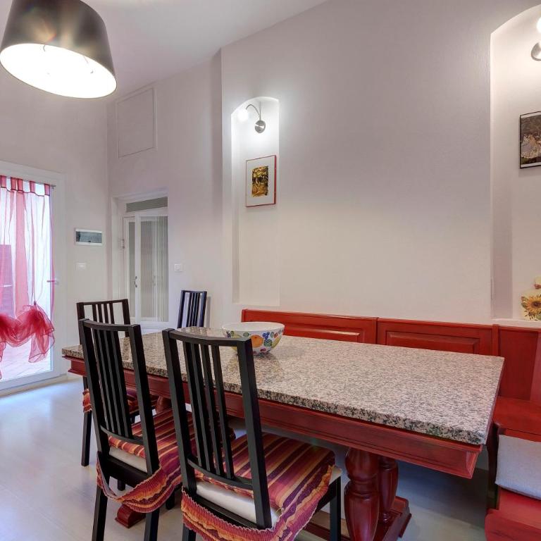 Florence Apartments Home Feeling - Sospiro Three-Bedroom Apartment with Terrace - 12