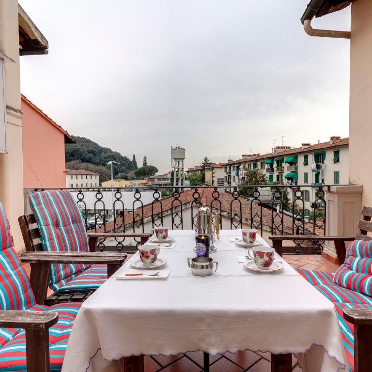 Florence Apartments Home Feeling - Sospiro Three-Bedroom Apartment with Terrace - 9