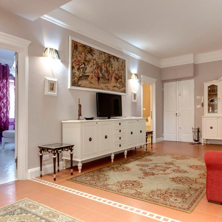 Florence Apartments Home Feeling - Sospiro Three-Bedroom Apartment with Terrace - 1