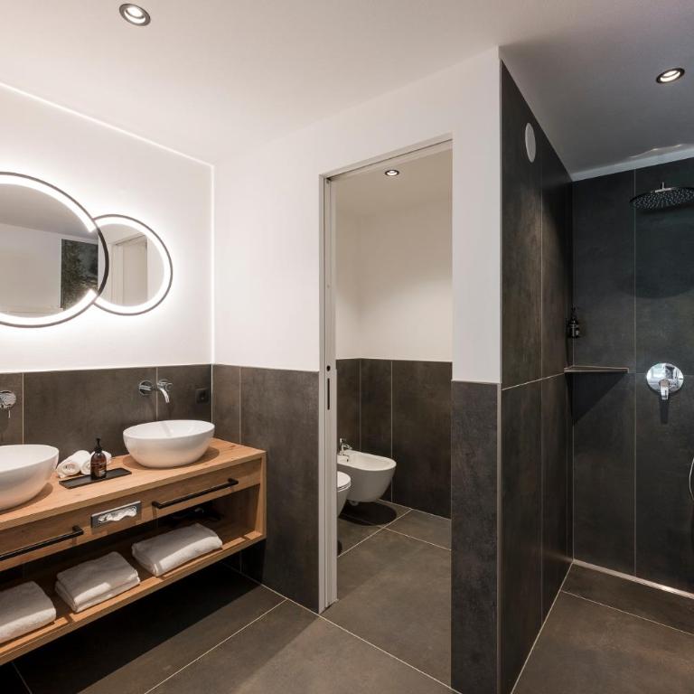 Ramilia Family Apartments Restaurant & Pizzeria - Family Room with Bath - 1