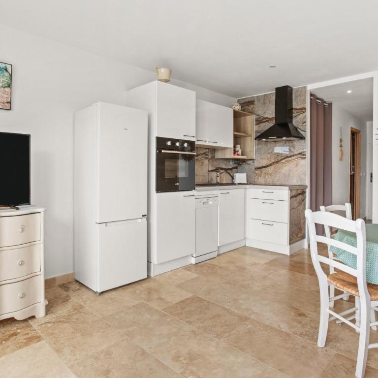Appartement à 100m de la plage - Studio Apartment with Sea View - 3