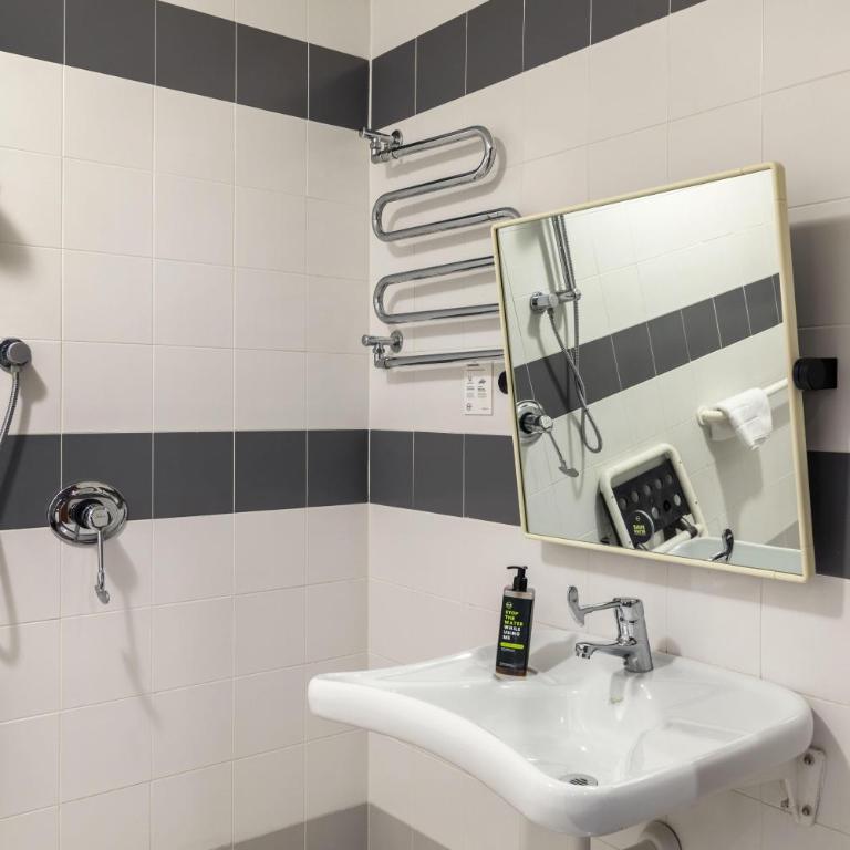 B&B HOTEL Cuneo Cristal - Camera Singola con Accesso Persone Disabili - 4