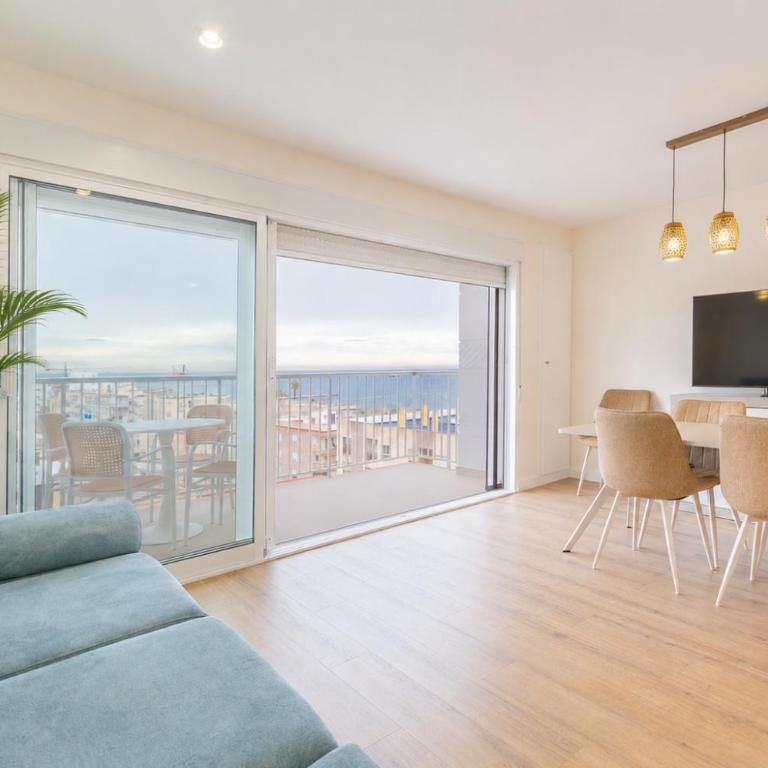 Recién reformado con vistas en calle del Mar - Apartamento de 3 dormitorios con vistas al mar - 1