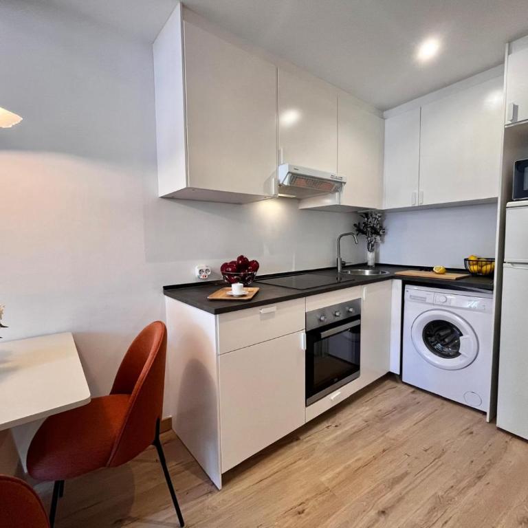 Comfy 1 BR Flat - Bright, Central & Calm - Apartment - 8