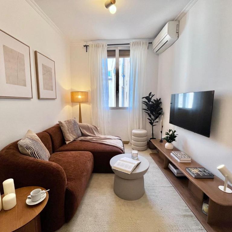 Comfy 1 BR Flat - Bright, Central & Calm - Apartment - 7