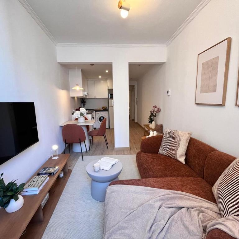 Comfy 1 BR Flat - Bright, Central & Calm - Apartment - 3