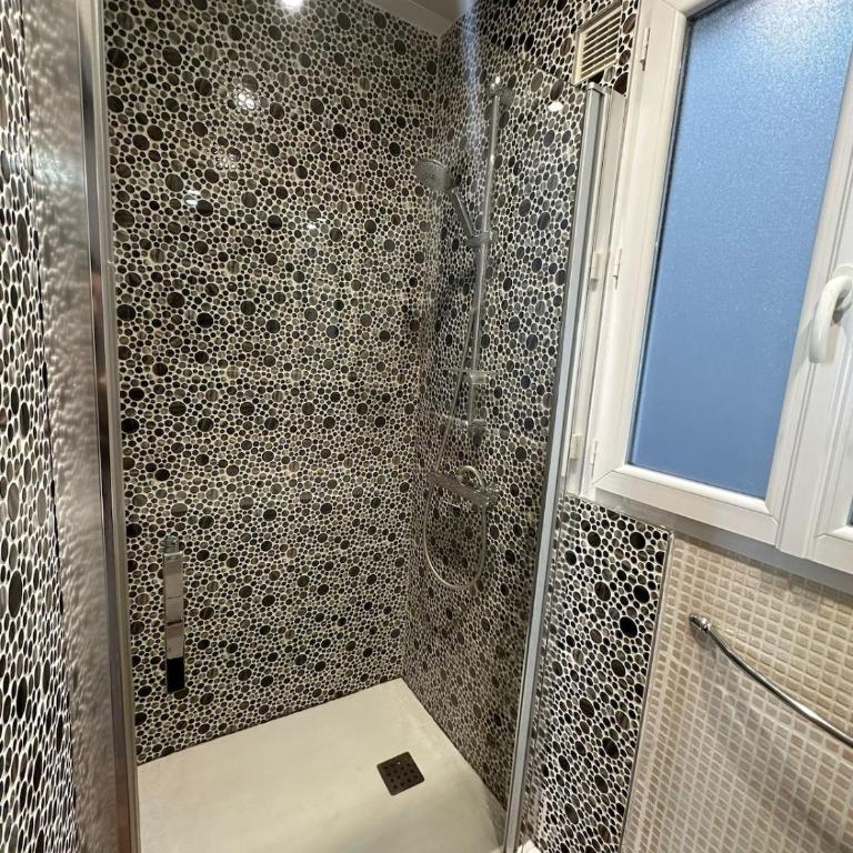 Bright apartment in the 8th arrondissement, Miromesnil, Super Central - Two-Bedroom Apartment - 3