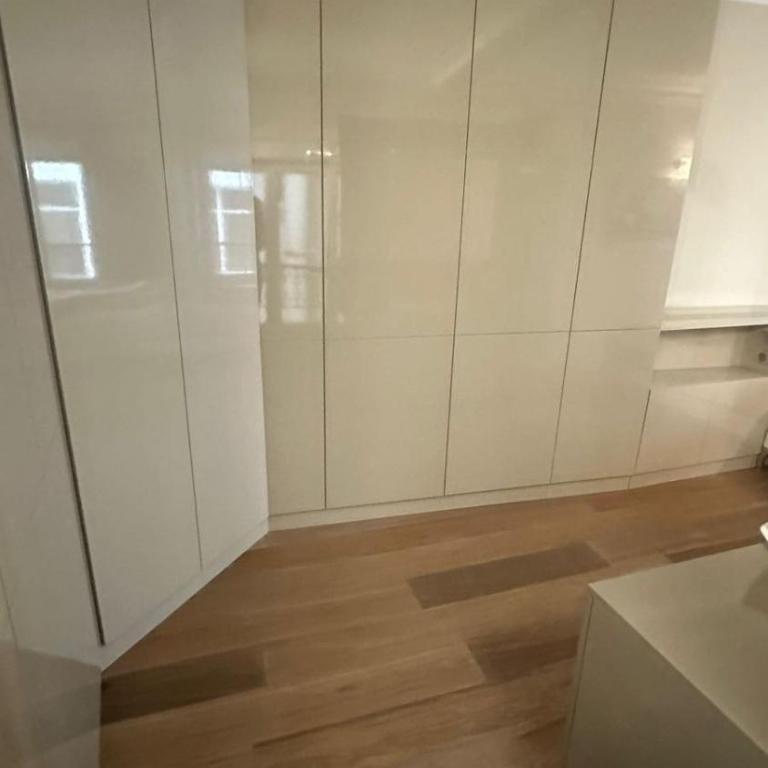 Bright apartment in the 8th arrondissement, Miromesnil, Super Central - Two-Bedroom Apartment - 5