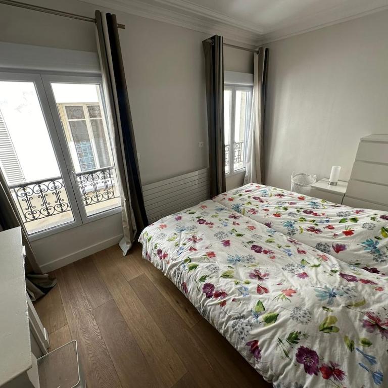 Bright apartment in the 8th arrondissement, Miromesnil, Super Central - Two-Bedroom Apartment - 16