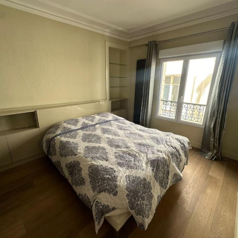 Bright apartment in the 8th arrondissement, Miromesnil, Super Central - Two-Bedroom Apartment - 17
