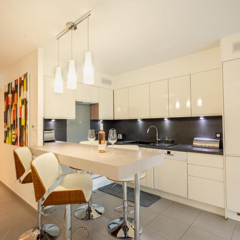 Appartement design avec terrasse et proche de tout - Appartement 2 Chambres - 25
