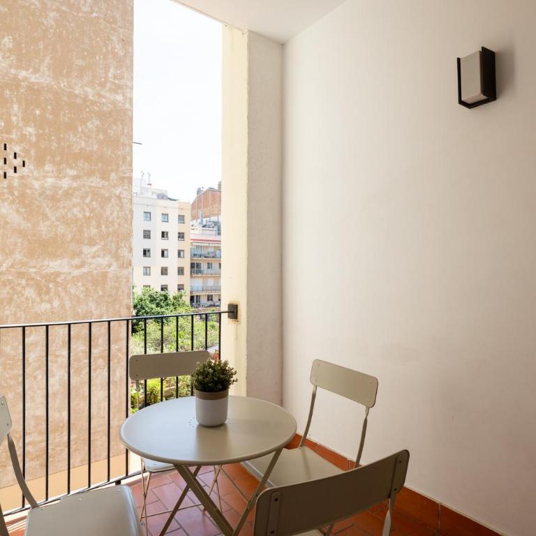 Decô Apartments Barcelona-Eixample - Three-Bedroom Deluxe Apartment - 6