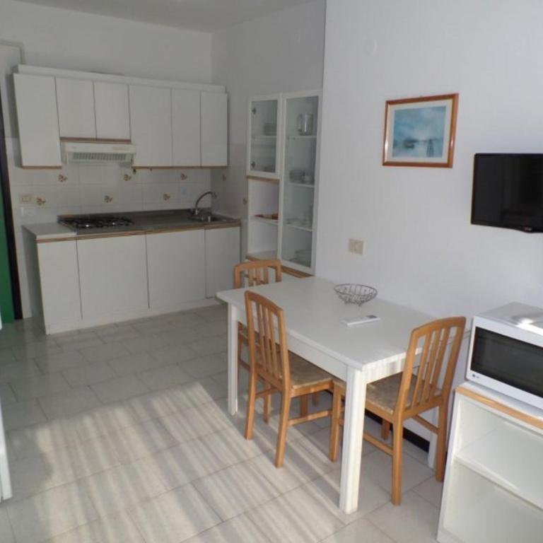 Family beach rental near the sand and the centre - Apartment - 12